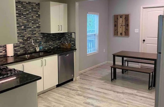 Walk to OU campus! Cozy Norman Bungalow