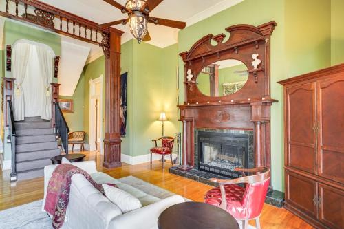 Walk to Parks and Cafes Historic Home with Fireplace
