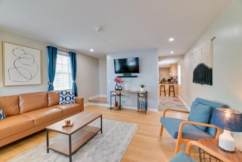 Walk to Parks and Dining Cozy Canandaigua Home!