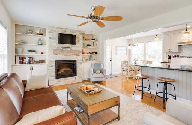 Pawcatuck Riverfront Home w / Yard - Mins to Beach!
