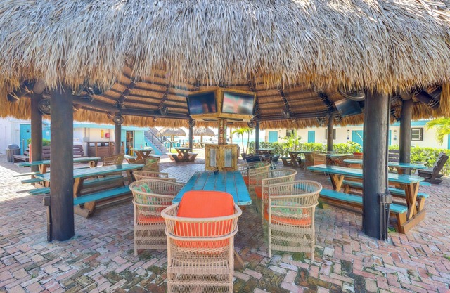 Walk to Pool & Beach: Cozy Florida Keys Cottage!