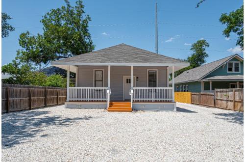 Walk to Riverwalk 3BR2BA Gem Near Fun Downtown