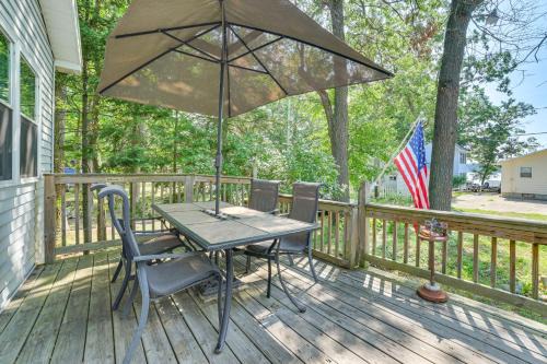 Walk to Sand Lake Family-Friendly Getaway with Deck