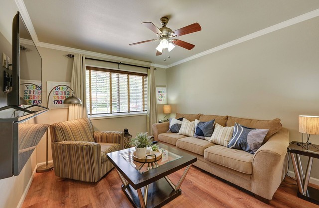 Walk to SFA Campus: Pet-Friendly Nacogdoches Condo