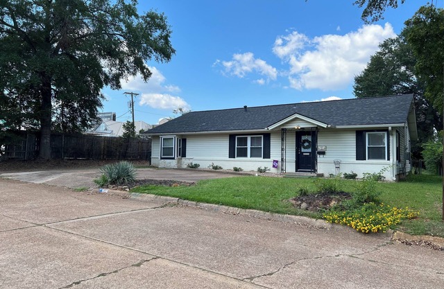 Walk to SFA, Centrally located 3 bedroom in historic Pecan Street Neighborhood