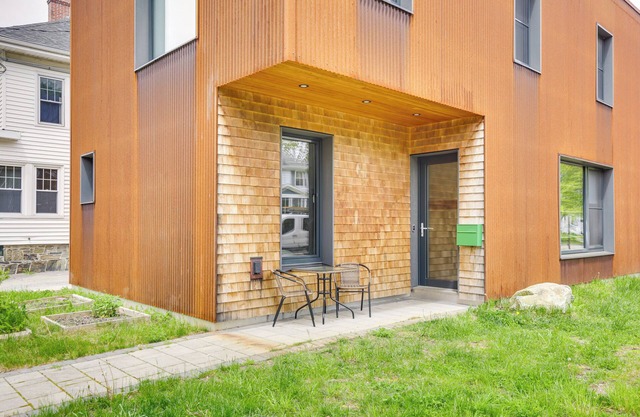 Walk to Shops & Eats: Sleek Portland Studio!