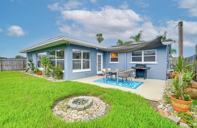 Walk to Shore + Pier: Family Home in Ormond Beach