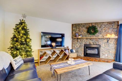 Walk to Ski Resort Breckenridge Condo with Hot Tub!