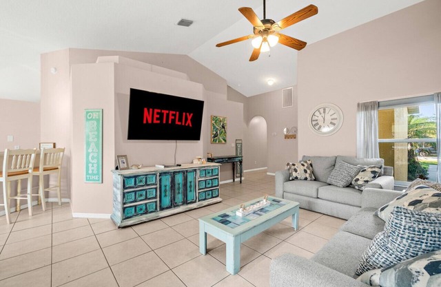 Walk to the Beach - 3/2 Beach Themed Townhome