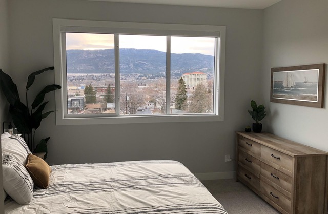 Walk to the beach from brand new modern townhouse!