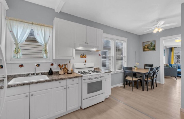 Walk to the Beach from this Beautiful Beach Cottage!