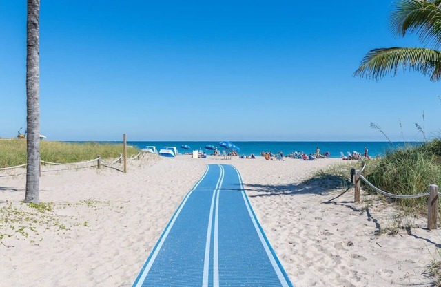 Walk To The Beach In Our Home W/ Spa & Billiards!