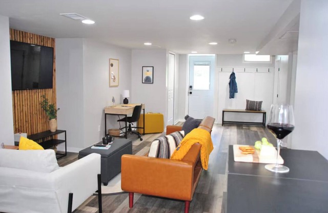 Walk to the Big House, Sleeps 8, 4 bedrooms, 2 full bathrooms, 3 living rooms
