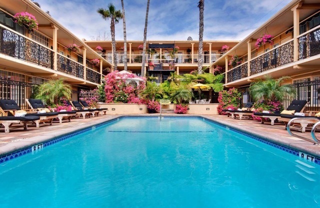 Walk to the Main beach, Swim, shops nearby. #15