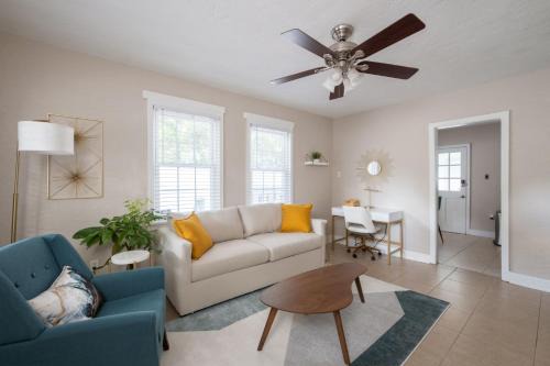 Walk to UF & Dntwn Free Parking - Pet Friendly