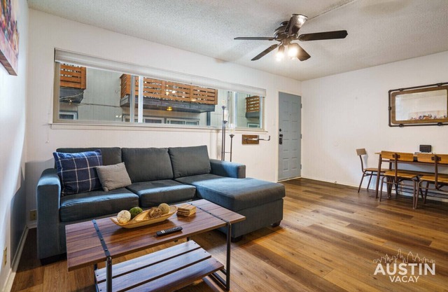 Walk to UT/Cafes/Dining│Free Parking│Cozy Apt Sleeps 4│1BR/1BA
