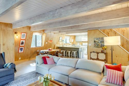 Walk to Village Cozy Cabin in Pine Mountain Club!
