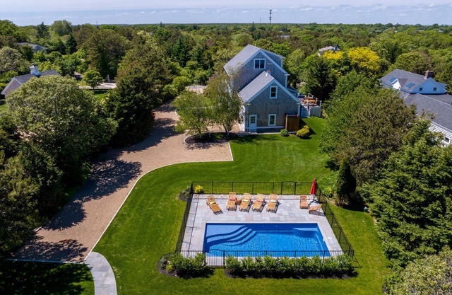 WALK TO VILLAGE LOCATION, NEW POOL, FAMILY COMPOUND!