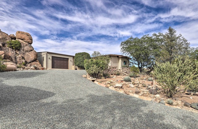 Walk to Watson Lake: Private Prescott Home!