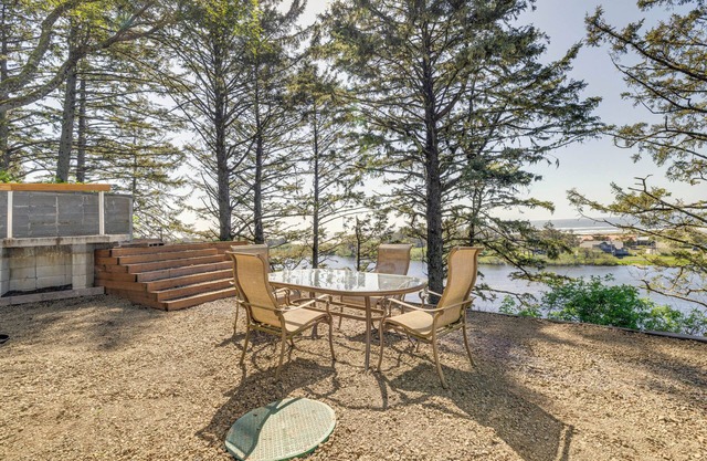 Walk to Winema Road Beach: Home w/ Hot Tub!