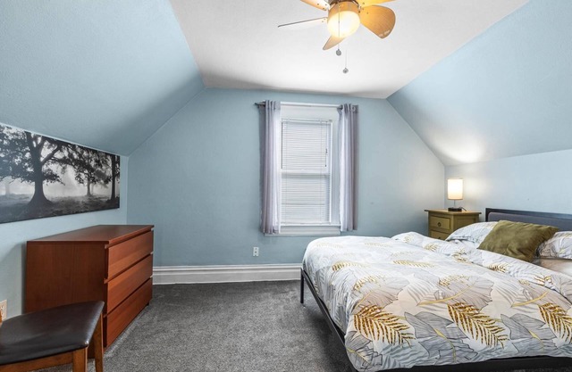 Walkable Dog Friendly Location w/ Bikes! Walk 2 Blocks to Hyde Park & 4 Blocks to Camel's Back Park