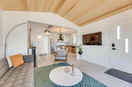 Walkable Downtown Chandler Oasis with Private Patio