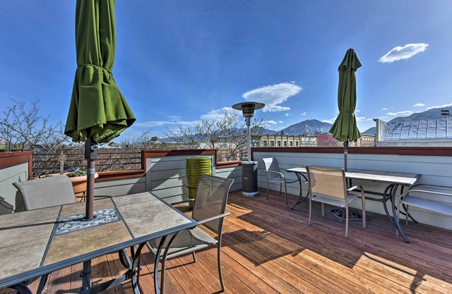 'The Loft on Center' Centro Logan Apt. w / Deck!