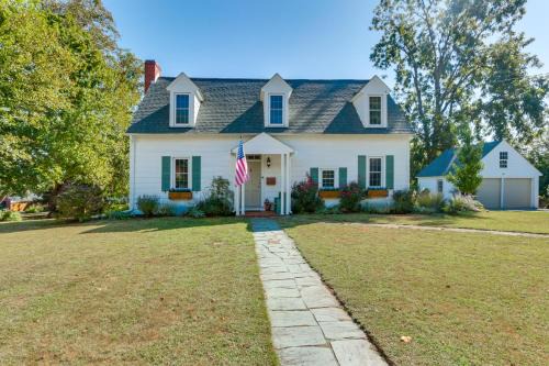 Walkable Location Historic Home in Charles Town!