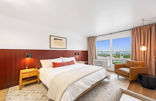 Walkable luxe studio w/ view!