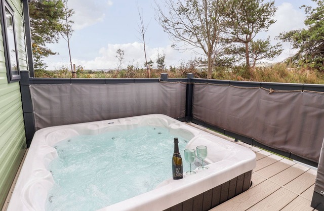 WALKERS RETREAT, pet friendly, character holiday cottage in Sherburn