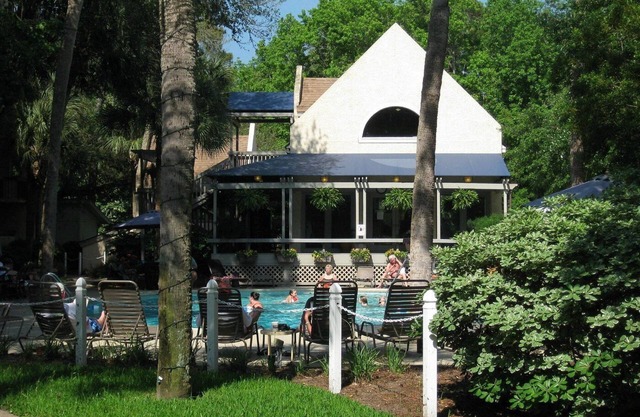 Walking distance to Coligny beach. Oceanfront pool at sister resort included