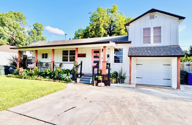 Walking distance from restaurants, shopping, entertainment, and Tinker AFB