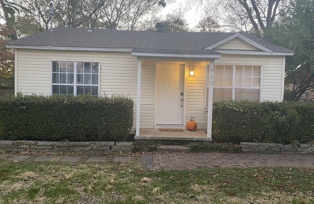 Walking distance to Baum Stadium & Razorback Greenway access across the street!