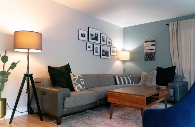 Walking Distance to Hiking & Biking Trails, 20 Minutes to Skiing
