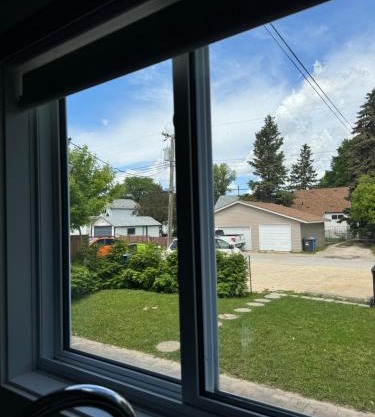 Walking distance to St Boniface, easy parking