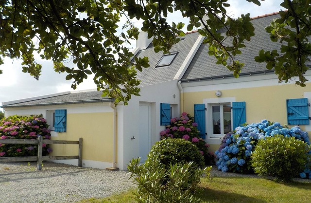Walking distance to the beach, with a nice wiev on the see and the country.