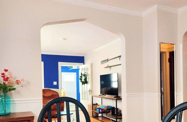 Walking distance to the beach and downtown. Quiet, Clean and Cozy.