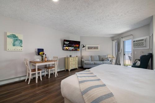 Walkout Beachfront Condo Pointes North Resort 2873