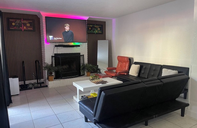 Wall Street Retreat - Modern , Luxury, Near Beach!