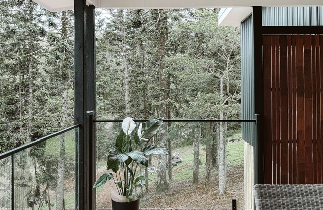 Wallaby 2 Bed, 1 Bath Cottage - Private Parkland Setting with Lake View