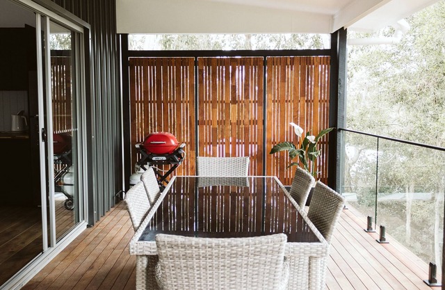 Wallaby House - Family House in Private Parkland Setting with Lake View