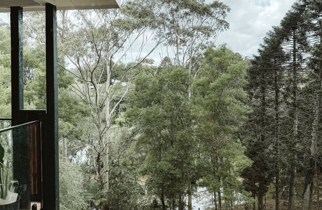 Wallaby - Private 2 Bedroom, 2 Bathroom House Overlooking Ponds and Parkland