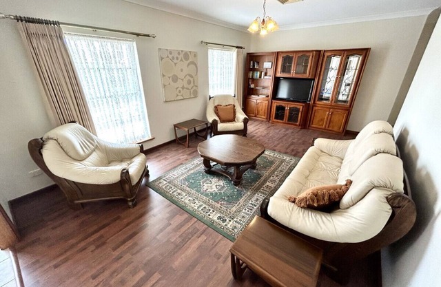 Wallaroo Getaway - Walking Distance to Beach - Entire Home