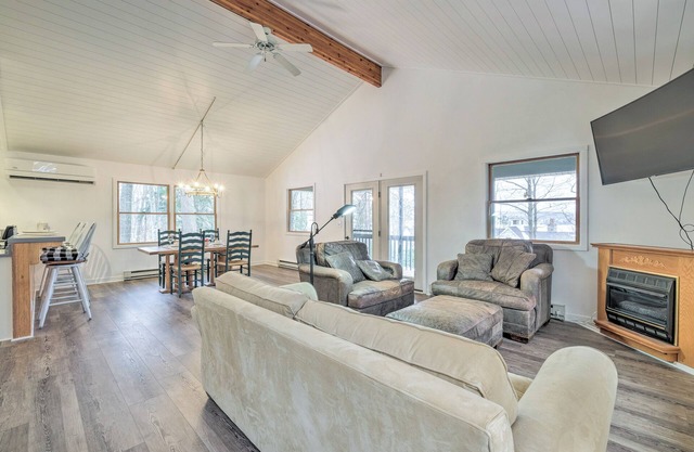 Walloon Lake Vacation Rental: Walk to Water!