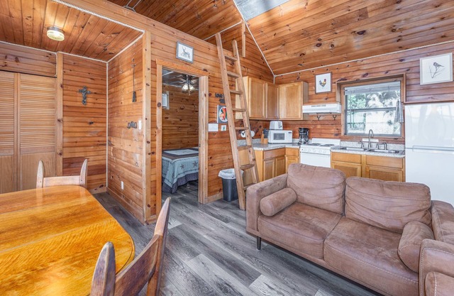 Walnut Canyon Cabins