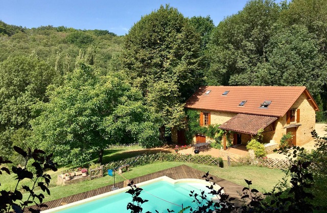 Walnut Cottage - A delightful stone cottage, with huge garden, and private pool