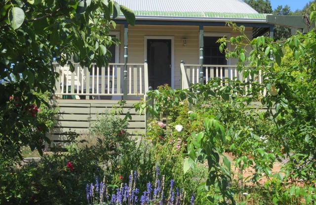 Walnut Cottage via Leongatha