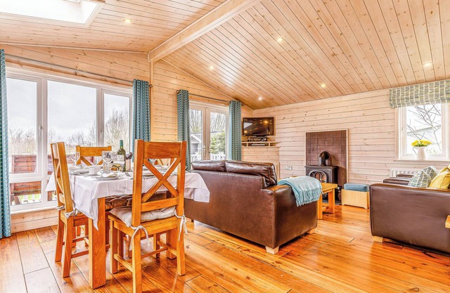 Walnut Lodge is a delightful 2-bedroom Nordic Style lodge sleeping 4 persons.