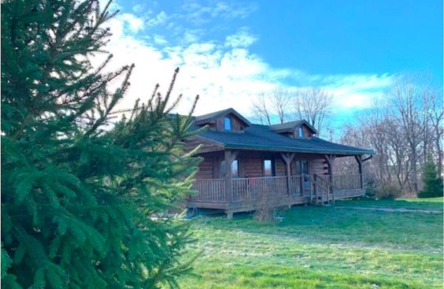 Walnut Ridge Cabin w/ Hot Tub