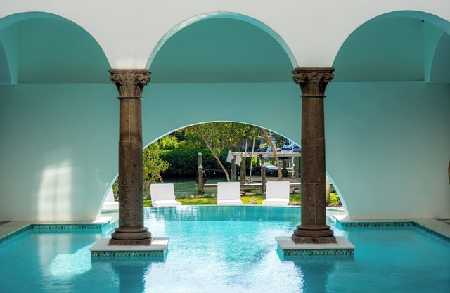 Wander Siesta Key sleeps 10, w/pool, 4 Bedrooms
